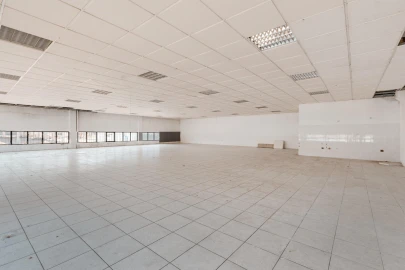 Armazém para Venda em Fajozes