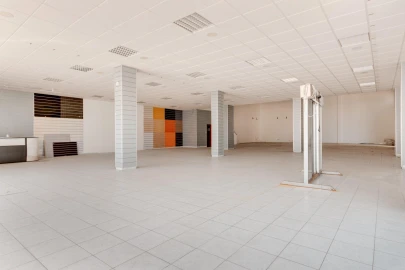 Armazém para Venda em Fajozes