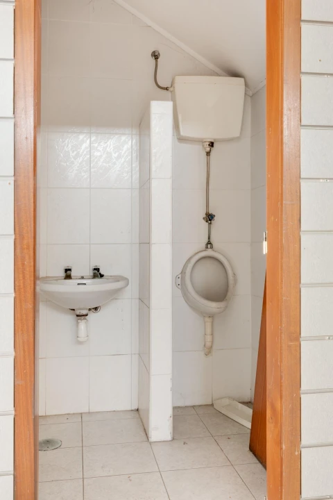 Armazém para Venda em Fajozes