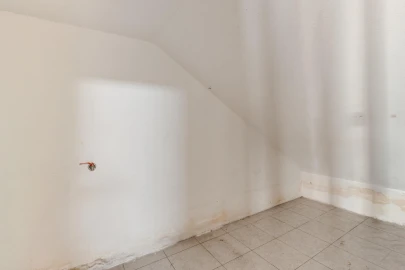 Armazém para Venda em Fajozes