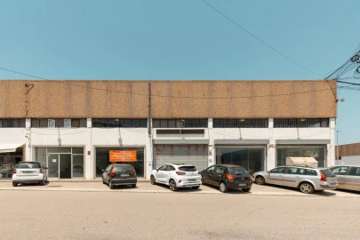 Armazém para Venda em Fajozes