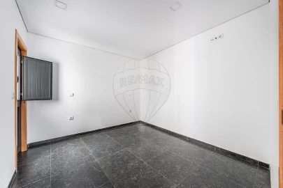 Moradia T3 para Venda em Fermentões