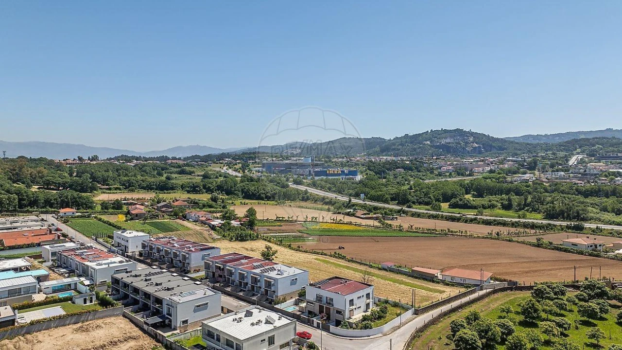 Moradia T4 para Venda em Braga (Maximinos, Sé e Cividade) Foto 45