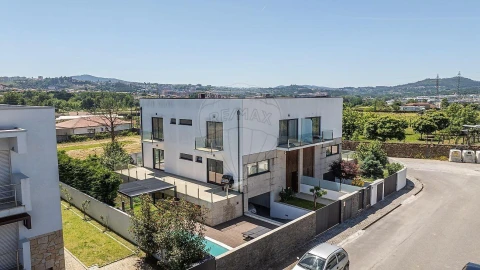 Moradia T4 para Venda em Braga (Maximinos, Sé e Cividade)