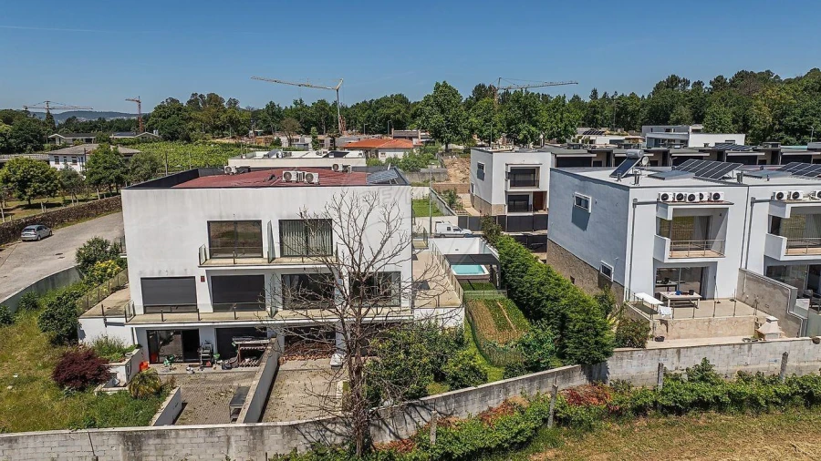 Moradia T4 para Venda em Braga (Maximinos, Sé e Cividade) Foto 39