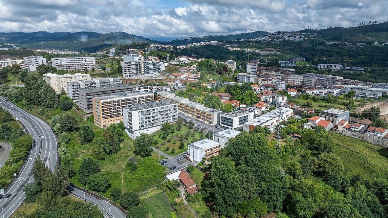 Moradia T3 para Venda em Azurem Foto 37