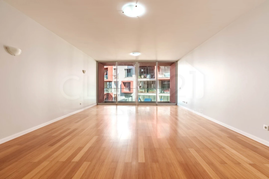 Apartamento T2 para Venda em São Martinho Foto 2