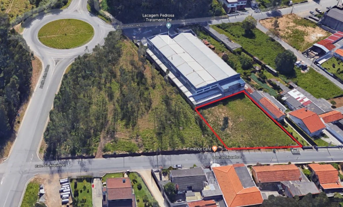 Terreno Comércio / Armazém para Venda em Arcozelo Foto 1