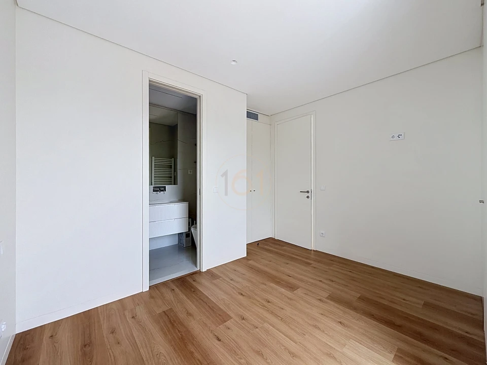 Apartamento T2 para Arrendamento em Lordelo do Ouro e Massarelos Foto 6