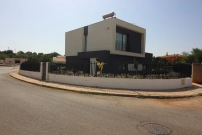 Moradia T3 para Venda em Ferreiras