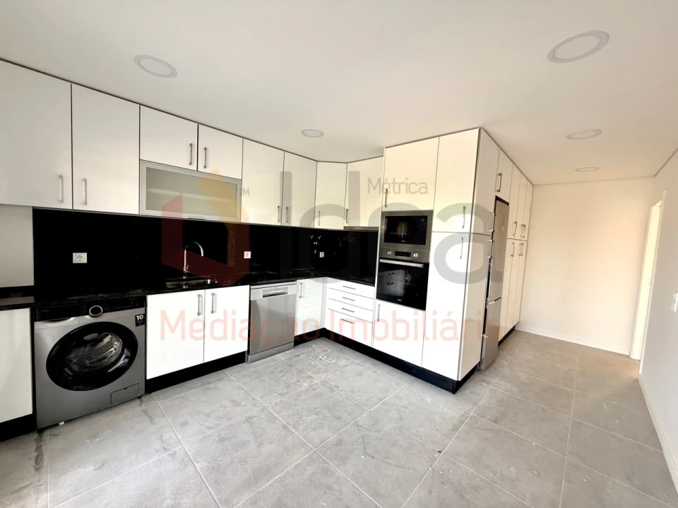 Apartamento T3 para Venda em Seixal, Arrentela e Aldeia de Paio Pires Foto 2