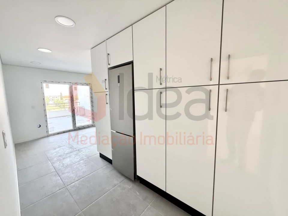 Apartamento T3 para Venda em Seixal, Arrentela e Aldeia de Paio Pires Foto 4