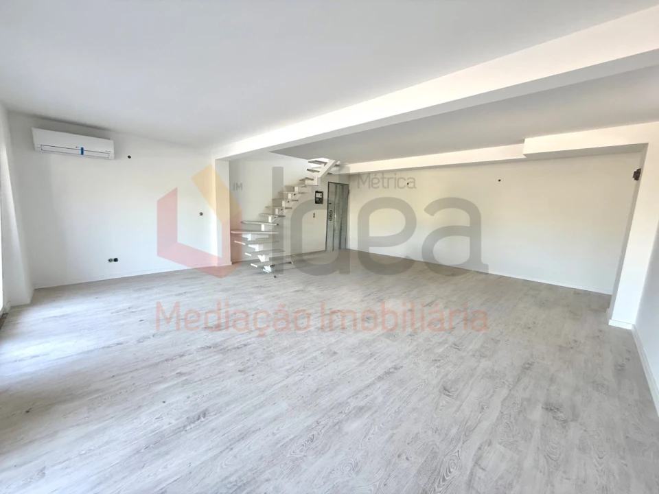 Apartamento T3 para Venda em Seixal, Arrentela e Aldeia de Paio Pires Foto 8