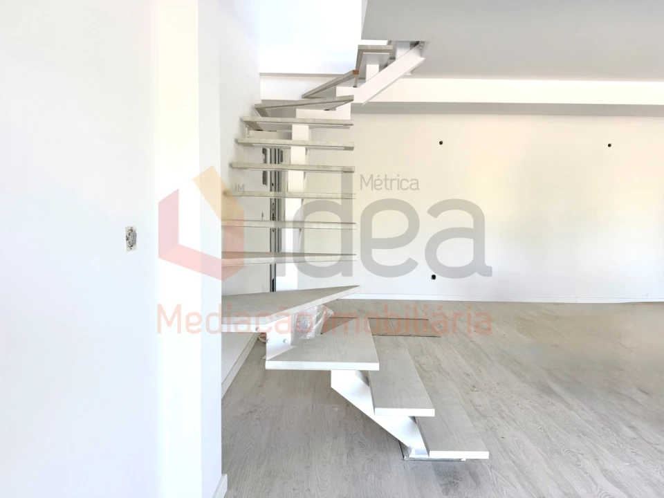 Apartamento T3 para Venda em Seixal, Arrentela e Aldeia de Paio Pires Foto 9