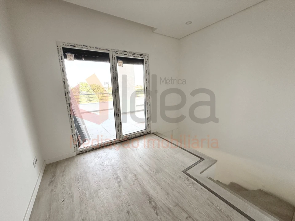 Apartamento T3 para Venda em Seixal, Arrentela e Aldeia de Paio Pires Foto 11