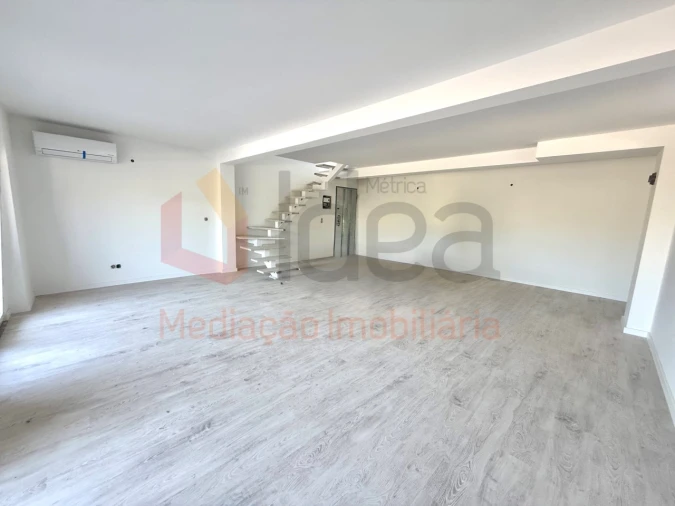 Apartamento T3 para Venda em Seixal, Arrentela e Aldeia de Paio Pires Foto 8