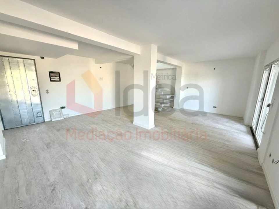 Apartamento T1 para Venda em Seixal, Arrentela e Aldeia de Paio Pires Foto 11