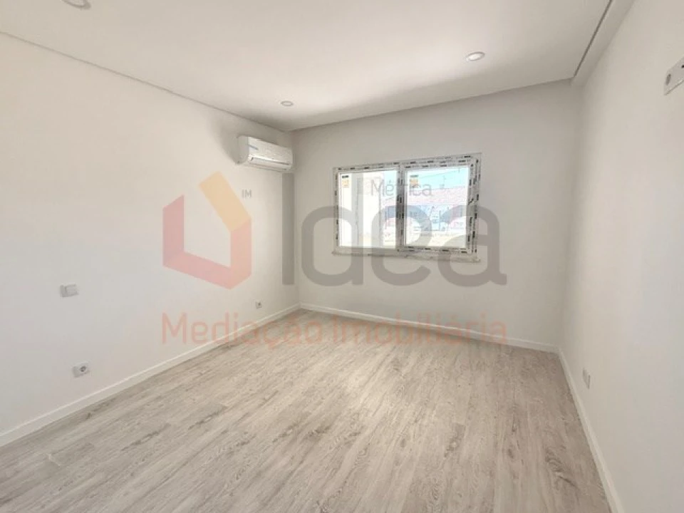 Apartamento T1 para Venda em Seixal, Arrentela e Aldeia de Paio Pires Foto 18