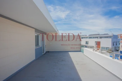 Moradia T4 para Venda em Atalaia e Alto Estanqueiro-Jardia