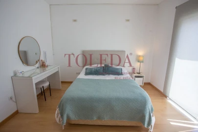 Moradia T4 para Venda em Atalaia e Alto Estanqueiro-Jardia