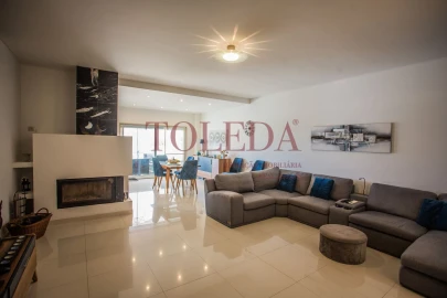 Moradia T4 para Venda em Atalaia e Alto Estanqueiro-Jardia