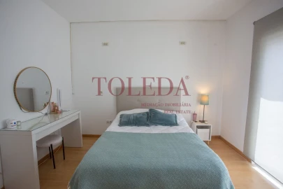 Moradia T4 para Venda em Atalaia e Alto Estanqueiro-Jardia