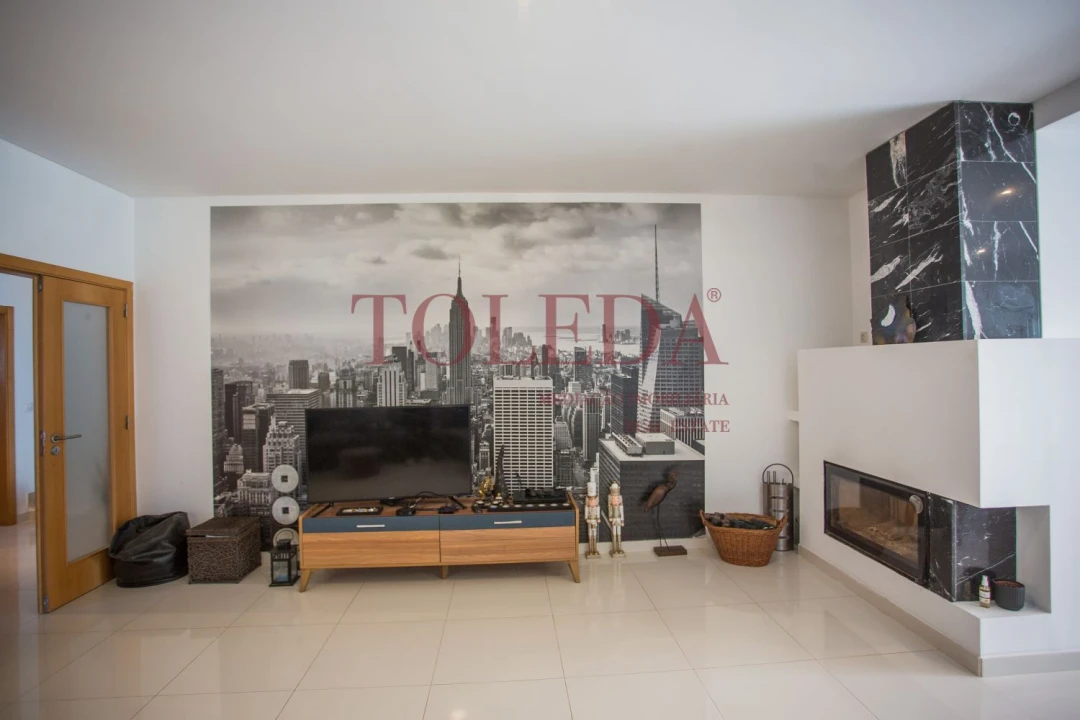 Moradia T4 para Venda em Atalaia e Alto Estanqueiro-Jardia Foto 11
