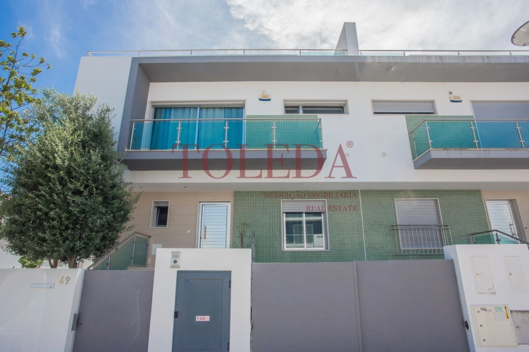 Moradia T4 para Venda em Atalaia e Alto Estanqueiro-Jardia Foto 2