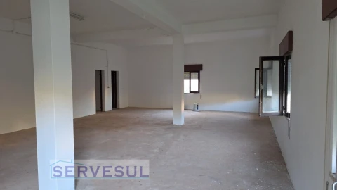 Armazém para Venda em Silves