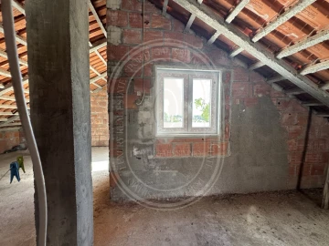 Moradia T4 para Venda em Madalena e Beselga