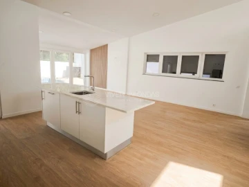 Moradia T3 para Venda em Charneca de Caparica e Sobreda