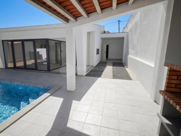 Moradia T3 para Venda em Charneca de Caparica e Sobreda
