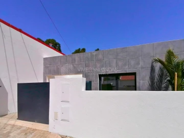 Moradia T3 para Venda em Charneca de Caparica e Sobreda