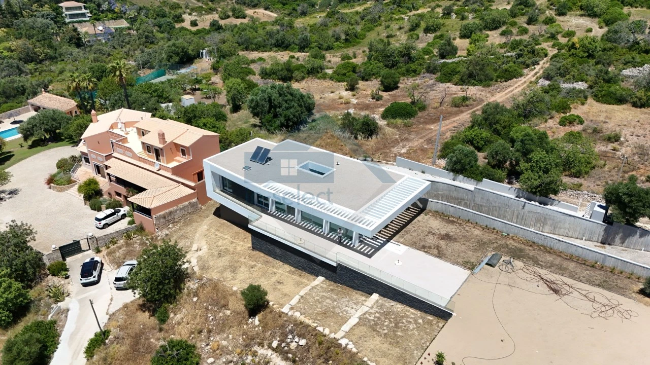 Moradia T3 para Venda em Santa Barbara de Nexe Foto 17