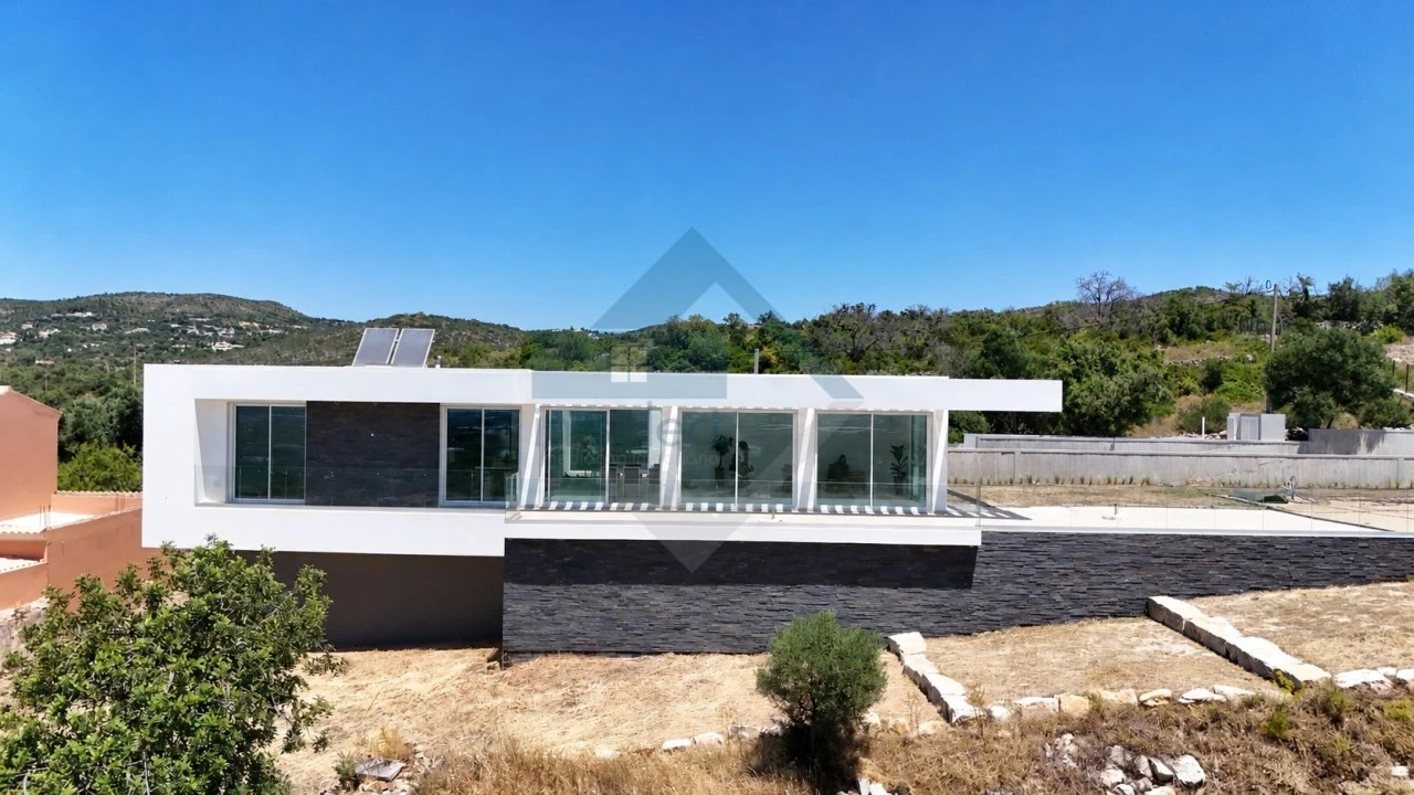 Moradia T3 para Venda em Santa Barbara de Nexe Foto 4