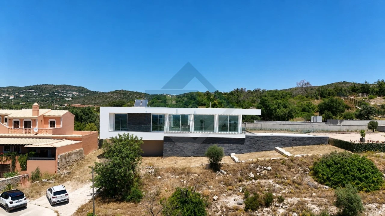 Moradia T3 para Venda em Santa Barbara de Nexe Foto 6