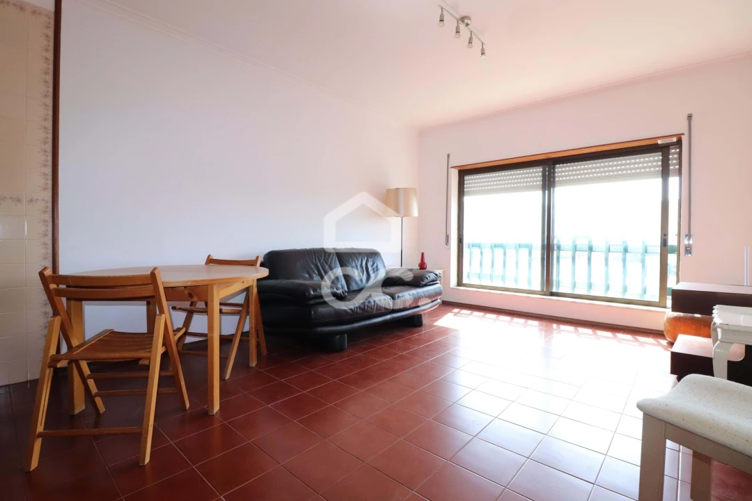 Apartamento T1 para Arrendamento em Santo Antonio dos Olivais Foto 2
