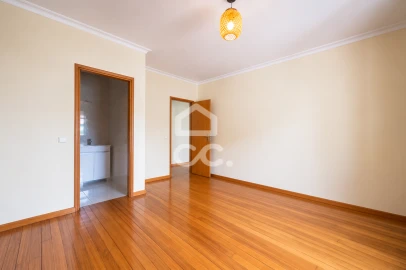 Apartamento T2 para Venda em Delães