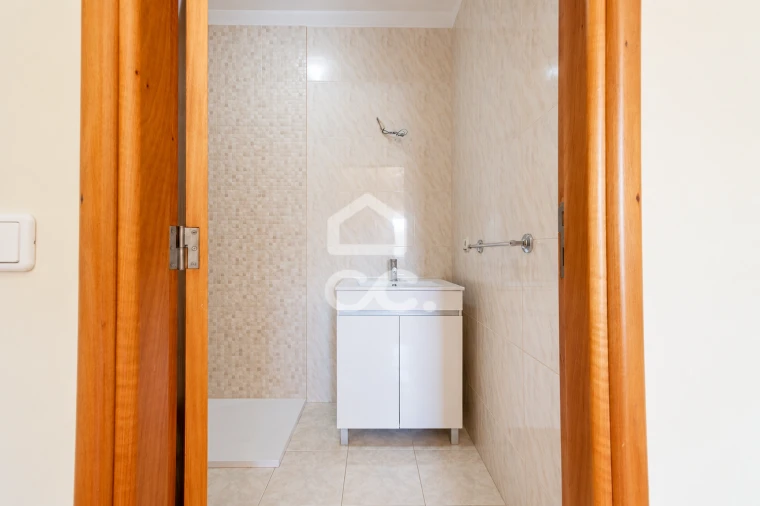 Apartamento T2 para Venda em Delães Foto 8