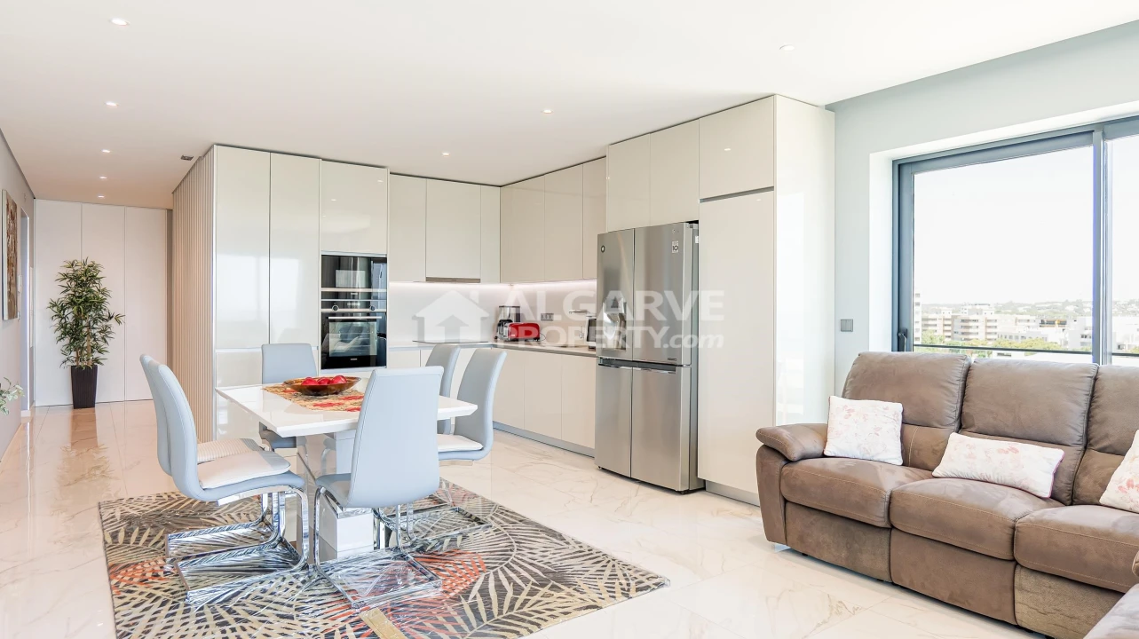 Apartamento T3 para Venda em Quarteira Foto 2