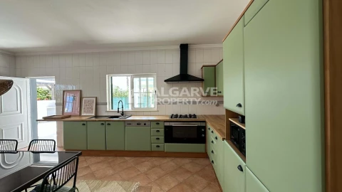 Moradia T5 para Venda em Almancil