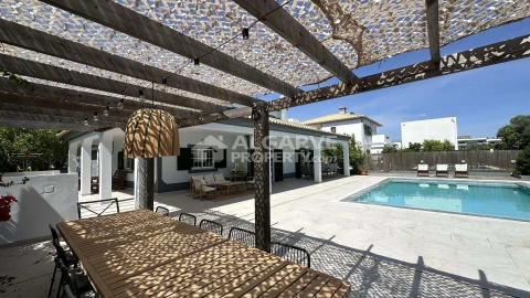 Moradia T5 para Venda em Almancil