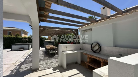 Moradia T5 para Venda em Almancil