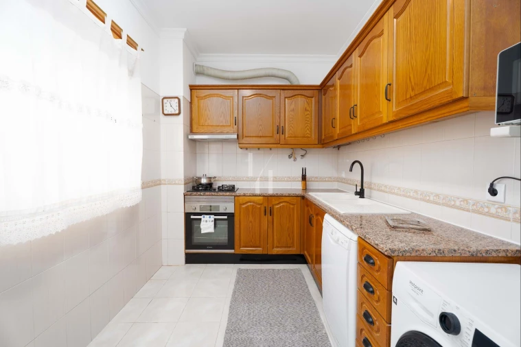 Apartamento T2 para Venda em Quarteira Foto 13