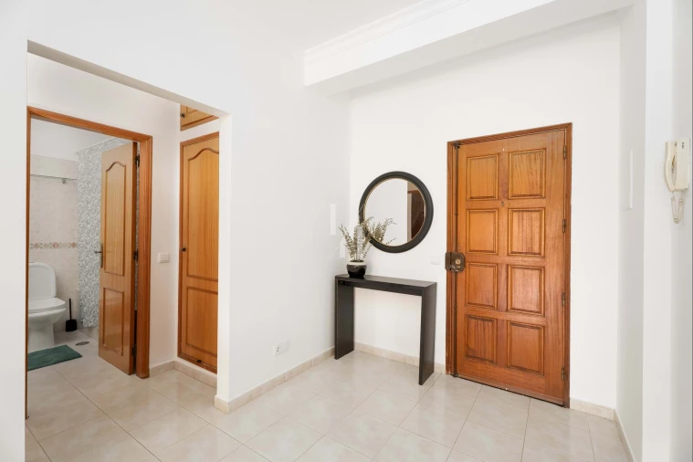 Apartamento T2 para Venda em Quarteira Foto 3