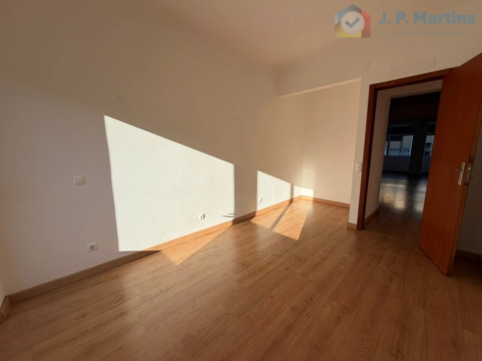 Apartamento T3 para Venda em Almada, Cova da Piedade, Pragal e Cacilhas Foto 22