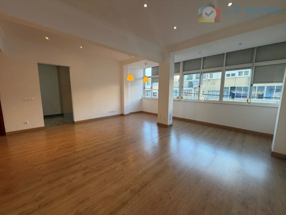 Apartamento T3 para Venda em Almada, Cova da Piedade, Pragal e Cacilhas Foto 4