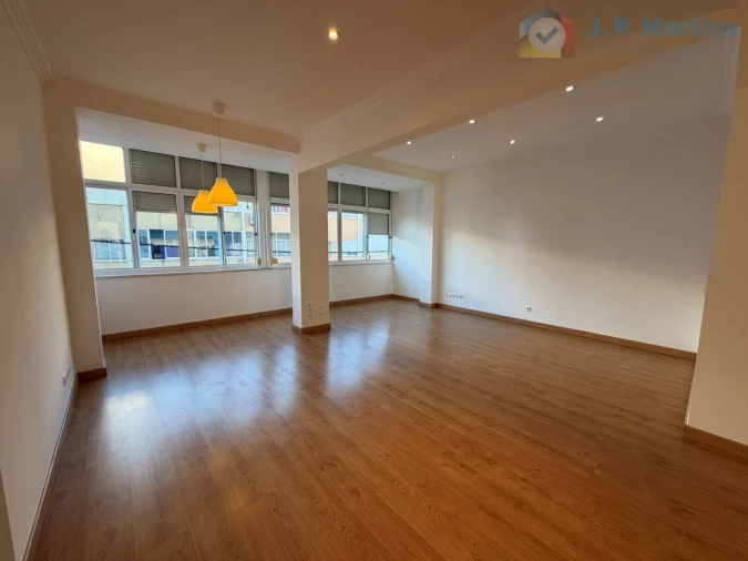 Apartamento T3 para Venda em Almada, Cova da Piedade, Pragal e Cacilhas Foto 2