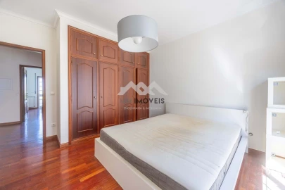 Moradia T4 para Venda em Santa Marinha e São Pedro da Afurada