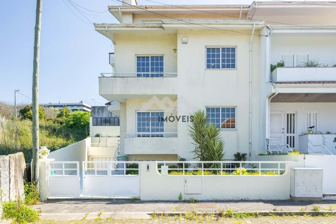 Moradia T4 para Venda em Santa Marinha e São Pedro da Afurada Foto 4